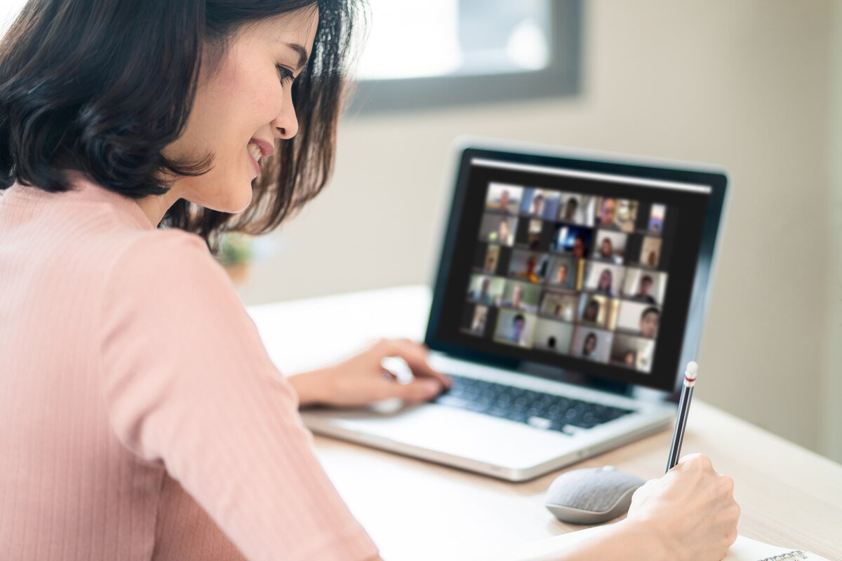 Online Course là một hình thức huấn luyện trực tuyến