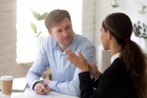 Coach giỏi có khả năng lắng nghe sâu sắc