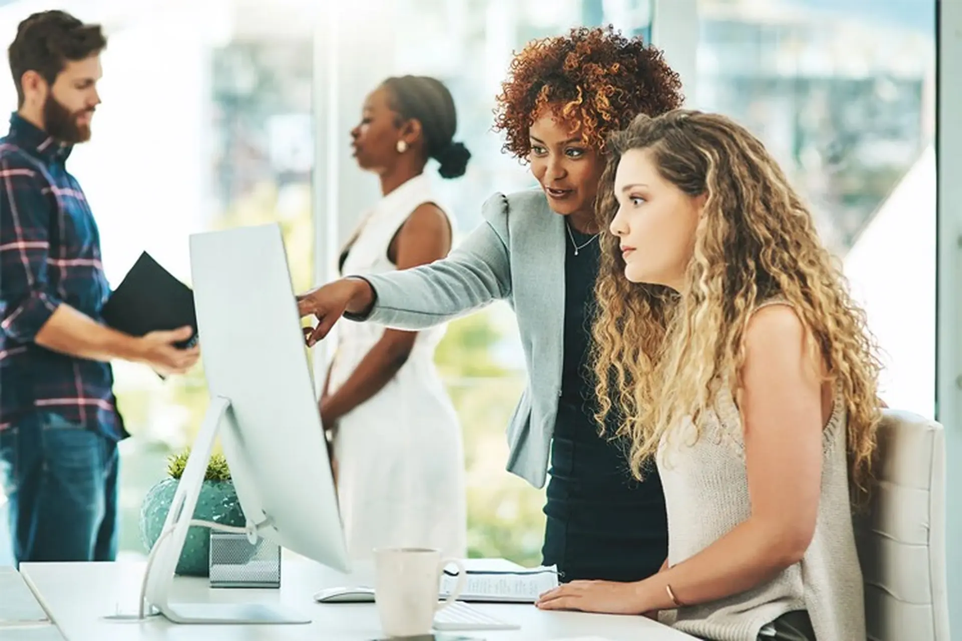 Mentor là những cá nhân có kinh nghiệm sâu rộng và góc nhìn chiến lược